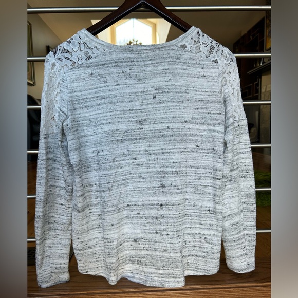 Light sweater with peek a boo lace - Picture 4 of 5